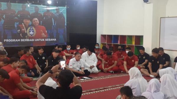 Jelang FIFA Match Day, Timnas dan Ketum PSSI Doa Bersama, Sumbang Ponpes Rp50 Juta