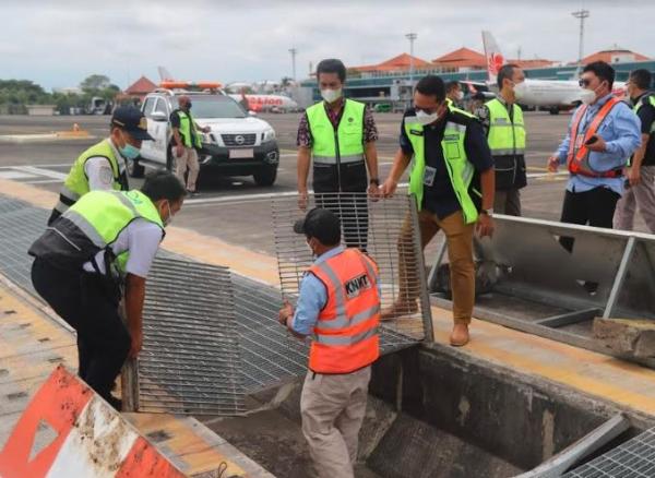 Tim KNKT masih menyelidiki pesawat Wings Air tergelincir di Bandara Ngurah Rai, Bali. (Foto: MPI/Chusna Mohammad)