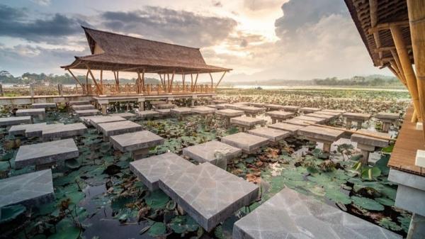 Taman teratai di Situ Bagendit. (FOTO: Kementerian PUPR)