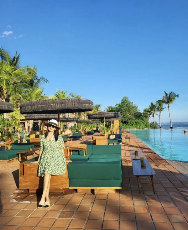 Potret cantik istri Roy Marten, Anna Mariana liburan di Bali. (Foto: instagram)