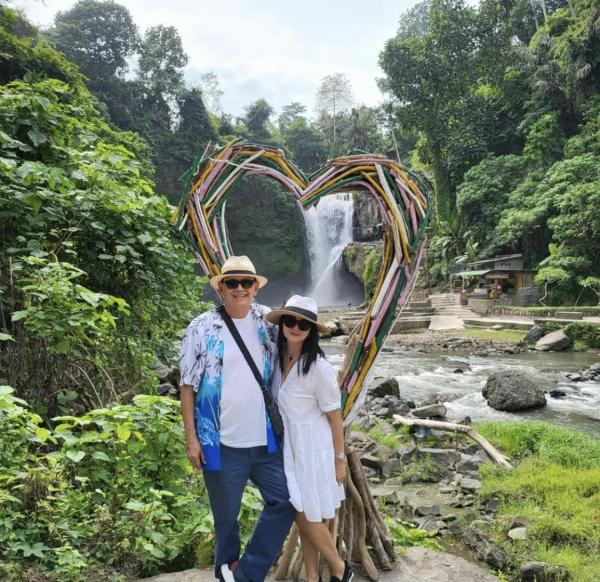 Potret cantik istri Roy Marten, Anna Mariana liburan di Bali. (Foto: instagram)