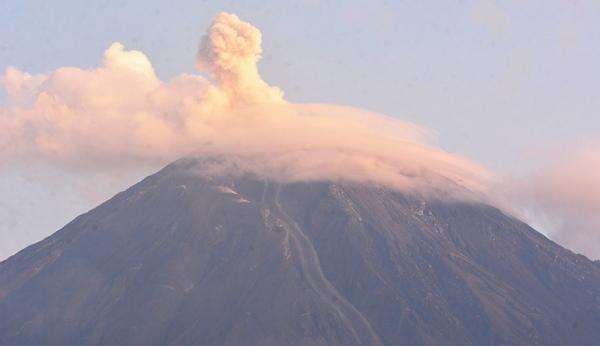 Gunung Semeru di Jawa Timur. (Foto: Antara)