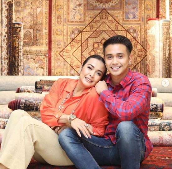 Jennifer Ajun Deretan artis perempuan lebih tua dari pasangannya