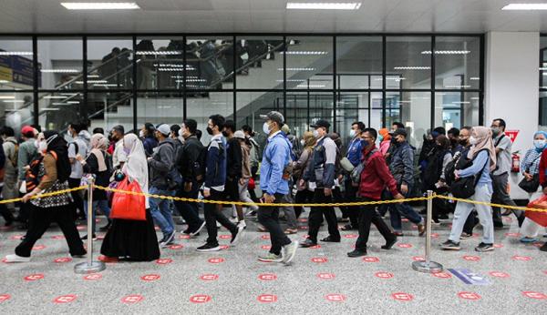 Suasana di Stasiun Manggarai. (Foto: MPI/Heri Purnomo)