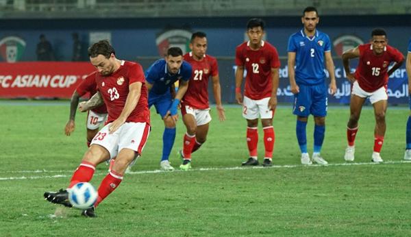 09 Ant Ind Vs Kuwait 2  Bintang Timnas Thailand, Theerathon Bunmathan beraksi saat melawan Maladewa pada laga perdana Kualifikasi Piala Asia 2023, Rabu (8/6/2022). (Foto: Instagram/@changsuek)