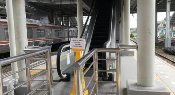 Eskalator rusak di Stasiun Cakung (Foto : M Farhan)