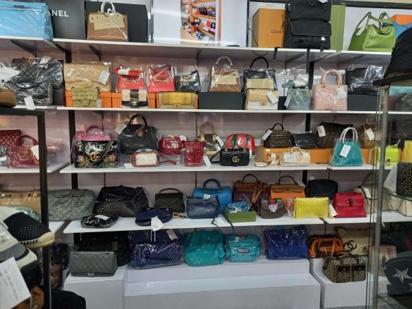 Tren Warna tras branded yang diincar para sosialita. (Foto: istimewa)