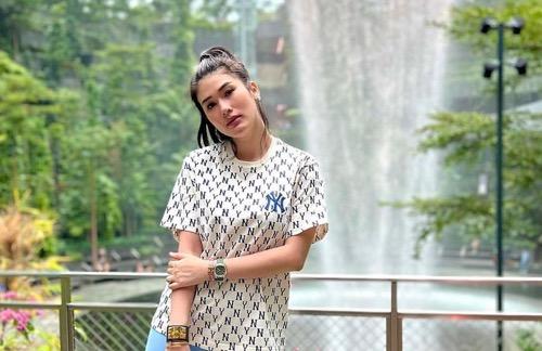 Artis menikah dengan pilot, Stevie Agnecya. (Foto: IG)