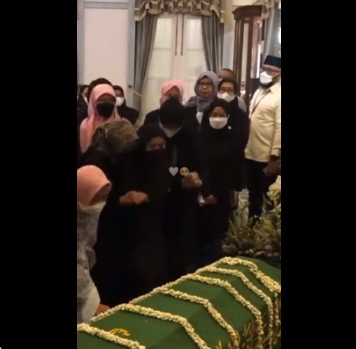 Nabila Eril Potret kenangan Nabila Ishma bersama sang kekasih, Emmeril Khan. (Foto: Instagram)