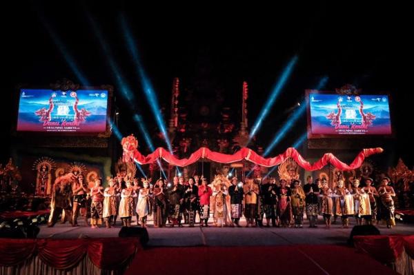 Menparekraf Sandiaga Uno di acara pembukaan "Pesta Kesenian Bali 2022" di Ardha Chandra Open Theater, Denpasar. (Foto: dok Kemenparekraf)