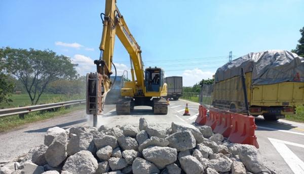 Ada Perbaikan Titik Jalan Tol Cipali Pengendara Hati Hati Di Km Ini