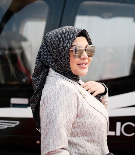 Intip gaya lady boss ala Aurel Hermansyah. (foto: instagram)