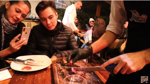 Deretan artis Indonesia yang pernah mampir di restoran Salt Bae. (foto: YouTube)