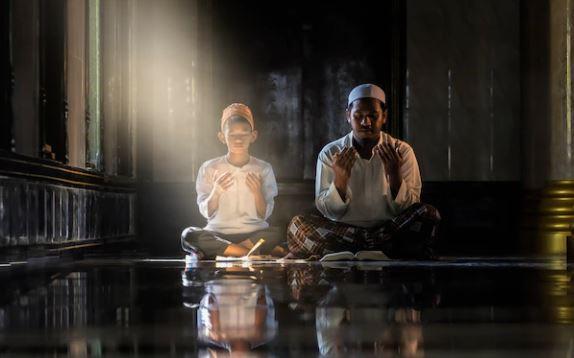 Amalan Sholat isya Amalan-amalan di Bulan Muharram yang dianjurkan untuk diamalkan. (Foto: Freepik)
