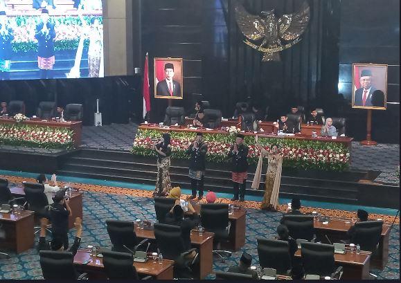 Momen Anies dan Ketua DPRD Asyik Joget Lagu Alusia Au Khas Sumut di