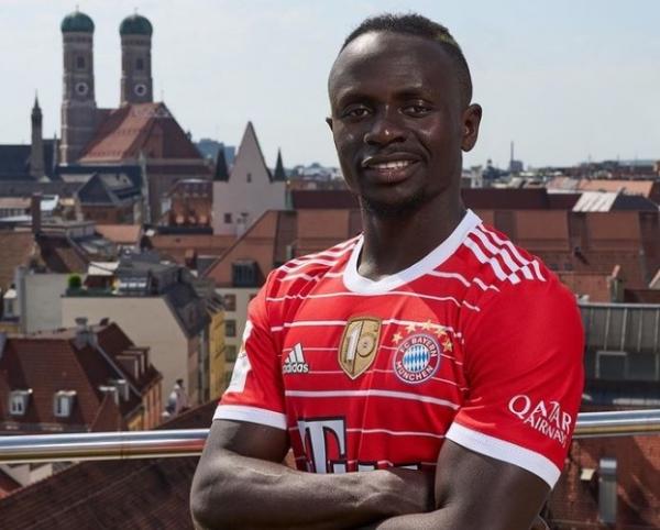 Sadio Mane striker baru Bayern Munchen Sadio Mane mengenakan kostum Bayern Munchen seusai menyepakati kontrak hingga tahun 2025. (Foto: Instagram/@fcbayern)