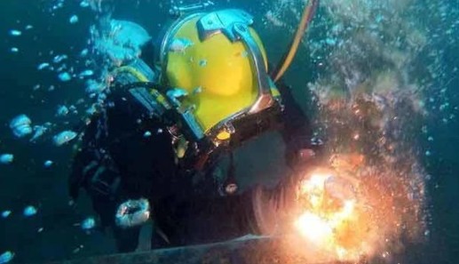 Gaji Welder Underwater, Antara Keberanian dan Penghasilan