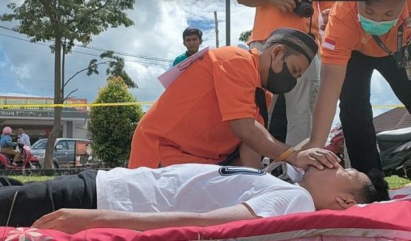 Rekonstruksi Anak Bunuh Ibu Bangka Tengah Rekonstruksi kasus anak bunuh ibu kandung di Bangka Tengah, Senin (27/6/2022). (Foto: iNews/Rachmat Kurniawan)