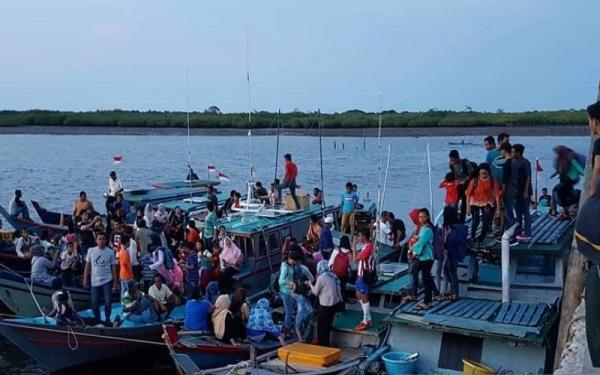 Kapal Penyeberangan Rakyat di Natuna Setop Operasi karena Cuaca Buruk