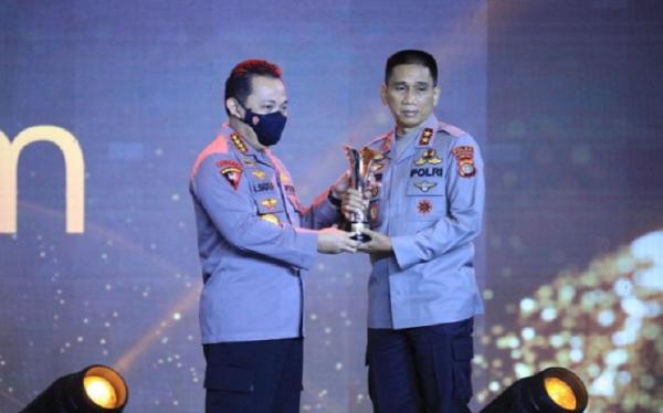 Kapolda Lampung Irjen Akhmad Wiyagus Raih Hoegeng Awards 2022 Kategori Polisi Berintegritas