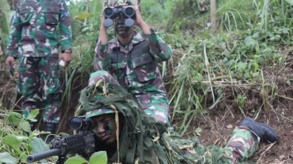 Prajurit petarung elang samudra Yonif 7 Marinir saat berlatih menembak. (Foto : iNews/Indra Siregar)