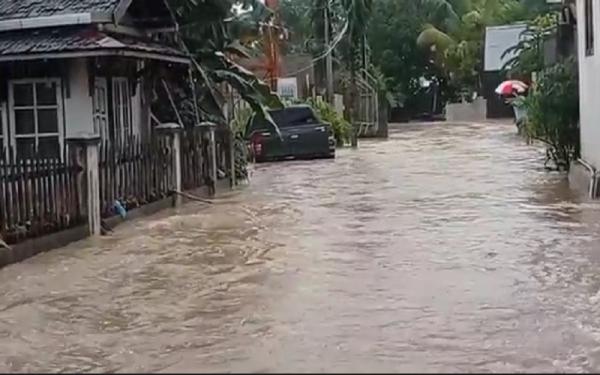 BPBD Kalsel Terjunkan TRC Pantau Banjir, BMKG Ingatkan Potensi Hujan Lebat