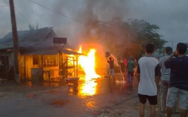 Rumah Penjual BBM Eceran di Sumbawa Hangus Terbakar 