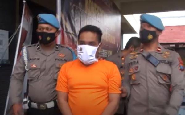 Tawarkan Seks Threesome Tarif Rp1,8 Juta, Pria asal Jombang Ini Ditangkap Polisi