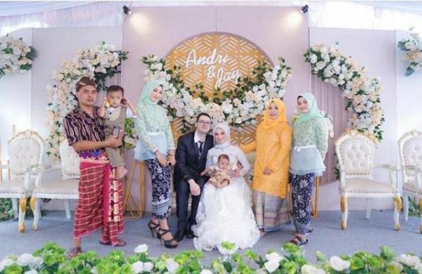 Kisah Bule Inggris Nikahi Gadis Lombok, 20 Bulan LDR, Sekali Ketemu