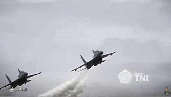 Wastum 2 Marsekal Pertama TNI Wastum menerbangkan pesawat tempur. (Foto Youtube Jenderal Andika Perkasa).
