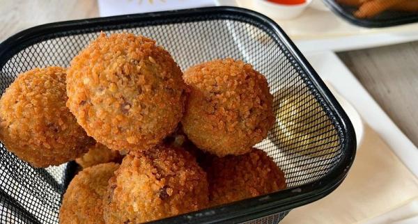 Memetakan Peluang Bisnis Kuliner Online: Ragam Makanan yang Cocok Dijual Secara Daring