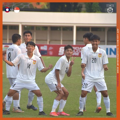 Laos U19 Laos U-19 menang 3-1 atas Timnas Singapura U-19 di Piala AFF U-19 2022. Hasil ini membuat Laos melaju ke semifinal Piala AFF U-19 2022 di Jakarta. (foto: LFF).