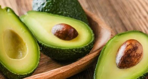 Alpukat Bupati Bantul Abdul Halim Muslih saat melakukan tanam perdana bibit pohon alpukat di Srunggo Dua, Desa Selopamioro, Bantul, Selasa (13/9/2022). (Foto : Humas Pemkab Bantul)