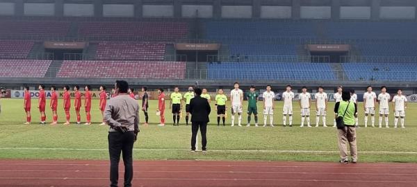 Laos U-19 unggul 1-0 atas Thailand di babak pertama semifinal Piala AFF U-19 2022. Gol itu dicetak menit 7 oleh Peeter Phanthavong. (foto: AFFPresse).