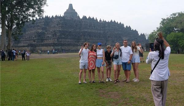 Jumlah Pengunjung Candi Borobudur Terus Meningkat, Target Tahun 2022 ...