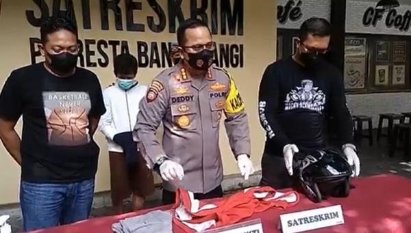 Eksibisionis Banyuwangi2 Polresta Banyuwangi menangkap BS di Tabanan, Bali. (Foto: iNewsTV/Eris Utomo)