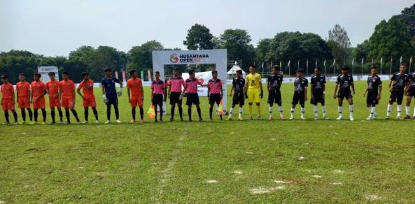 Maluku Utara Selection dikalahkan 1-2 oleh Borneo Maluku Utara Selection dikalahkan 1-2 oleh Borneo FC pada laga lanjutan Nusantara Open 2022 Piala Prabowo Subianto. (Foto: MPI)