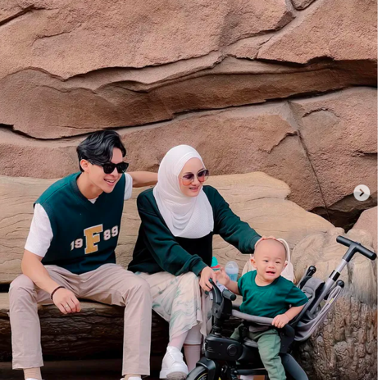 Artis yang Mengurus Anaknya Tanpa Baby Sitter. (Foto: Instagram)