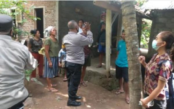 Bunuh Diri Buleleng Polisi menyelidiki perempuan gantung diri di Buleleng, Bali, Selasa (19/7/2022). (Foto: Polres Buleleng)