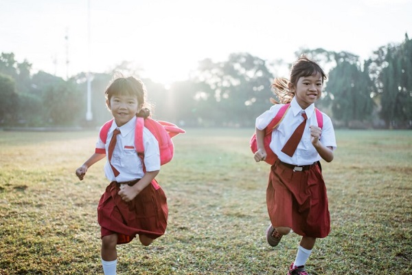 20 Contoh Perkenalan Diri saat MPLS yang Singkat Tapi Berkesan 