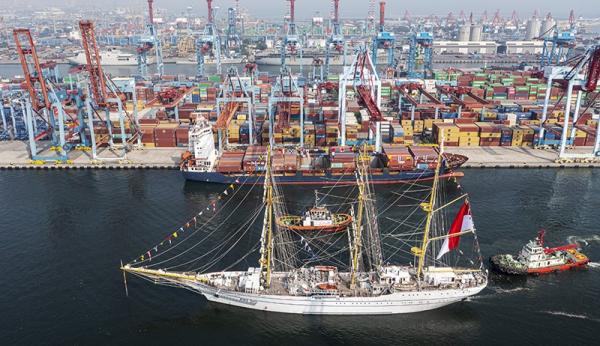 Penampakan dari Udara KRI Bima Suci Bersandar di Mako Kolinlamil