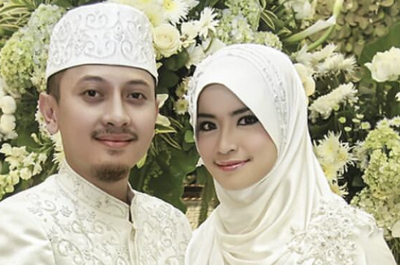 Yulia Rachman artis menikah dengan ustaz. (Foto: IG)
