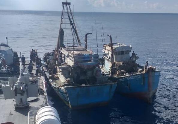 KRI Cut Nyak Dien Tangkap 2 Kapal Ikan Vietnam di Natuna Utara, 19 ABK Diamankan