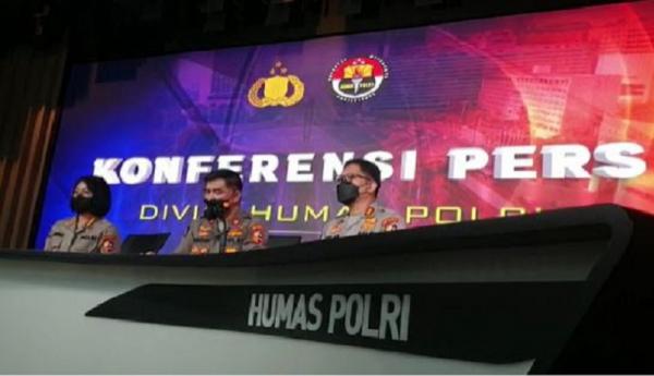 Wadir Tipideksus Bareskrim Polri Kombes Helfi Assegaf dalam jumpa pers. (Foto MPI).