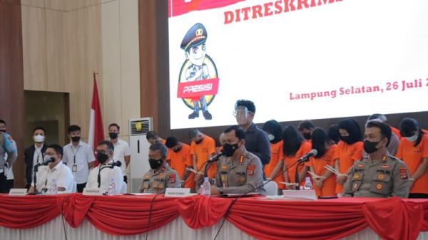 Polda Lampung Gerebek Sindikat Judi Online di Banten, 27 Orang Diamankan -  Bagian 1