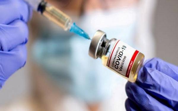 Tenaga Kesehatan Mulai Disuntik Vaksin Covid-19 Dosis Keempat
