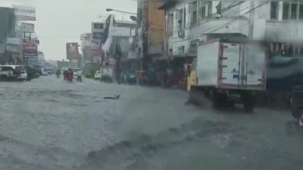 Jalan dan Permukiman Warga Pagarsih Bandung Terendam Banjir