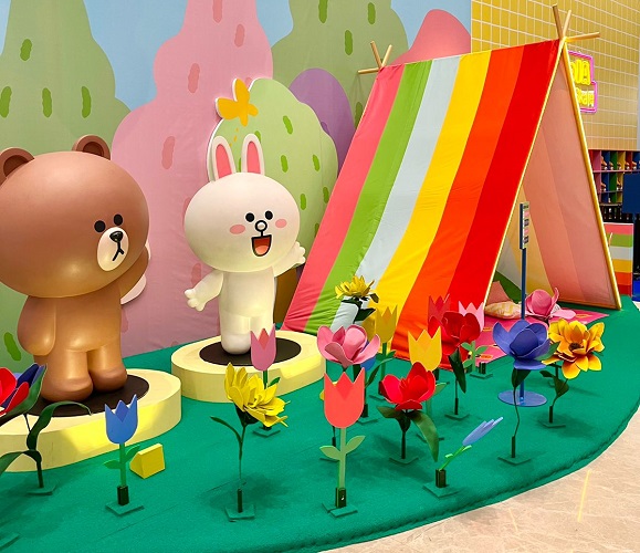 Instalasi di COLOR OUT! Mall of Indonesia Instalasi di COLOR OUT! Mall of Indonesia. (Foto: dok MOI)