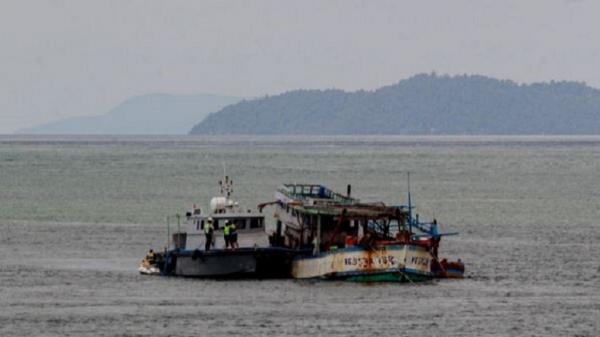 Kejari Batam Tenggelamkan 2 Kapal Asing di Pulau Galang