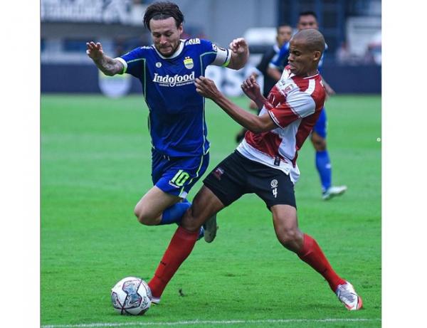 Persib Bandung tak berkutik saat menjamu Madura United di laga pekan ke-2 Liga 1 2022-2023. Persib dilibas Madura United 1-3 di depan bobotoh dan Viking. (foto: Persib).